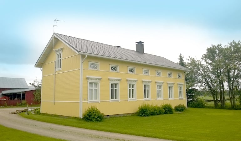 Ulkomaalaus taloon Primalta.